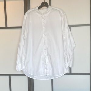 H&M men white button down shirt. Size Large